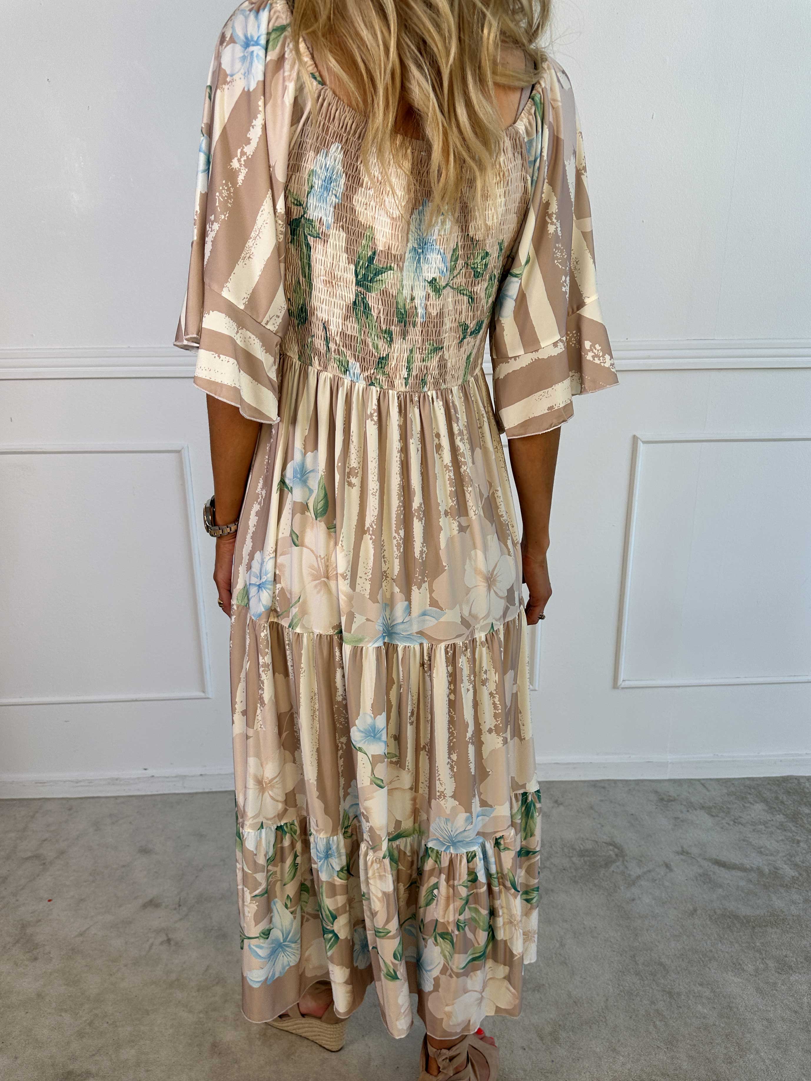 Elna Floral Stripe - Blommig elastisk klänning med smockat bröst